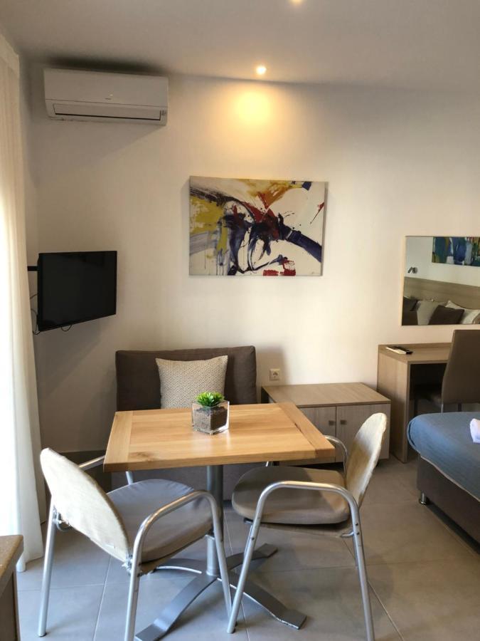 Vanessa House Luxury Apartments Skiathos Town Exterior photo