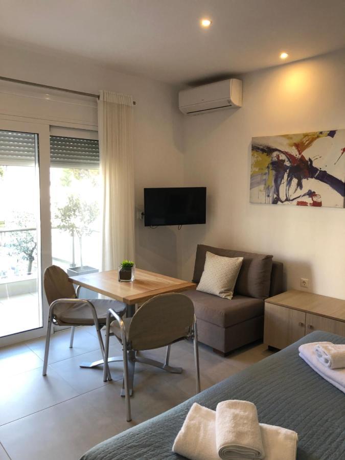 Vanessa House Luxury Apartments Skiathos Town Exterior photo