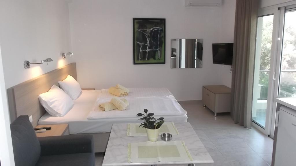 Vanessa House Luxury Apartments Skiathos Town Exterior photo