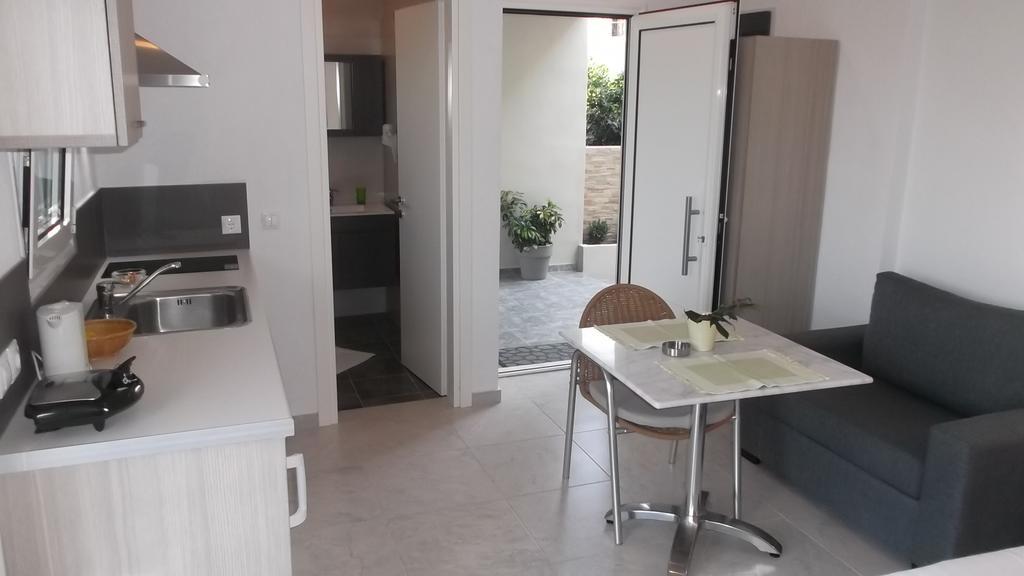 Vanessa House Luxury Apartments Skiathos Town Exterior photo