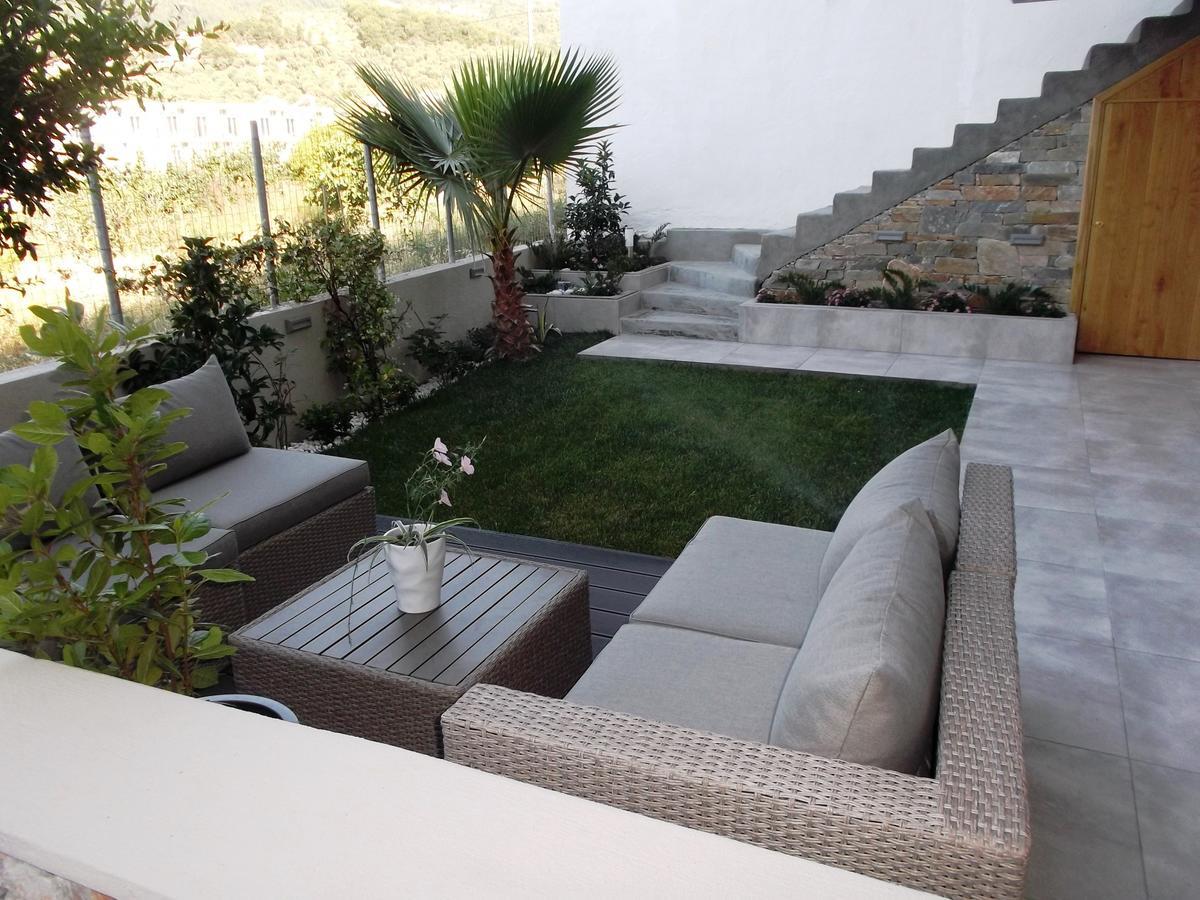 Vanessa House Luxury Apartments Skiathos Town Exterior photo